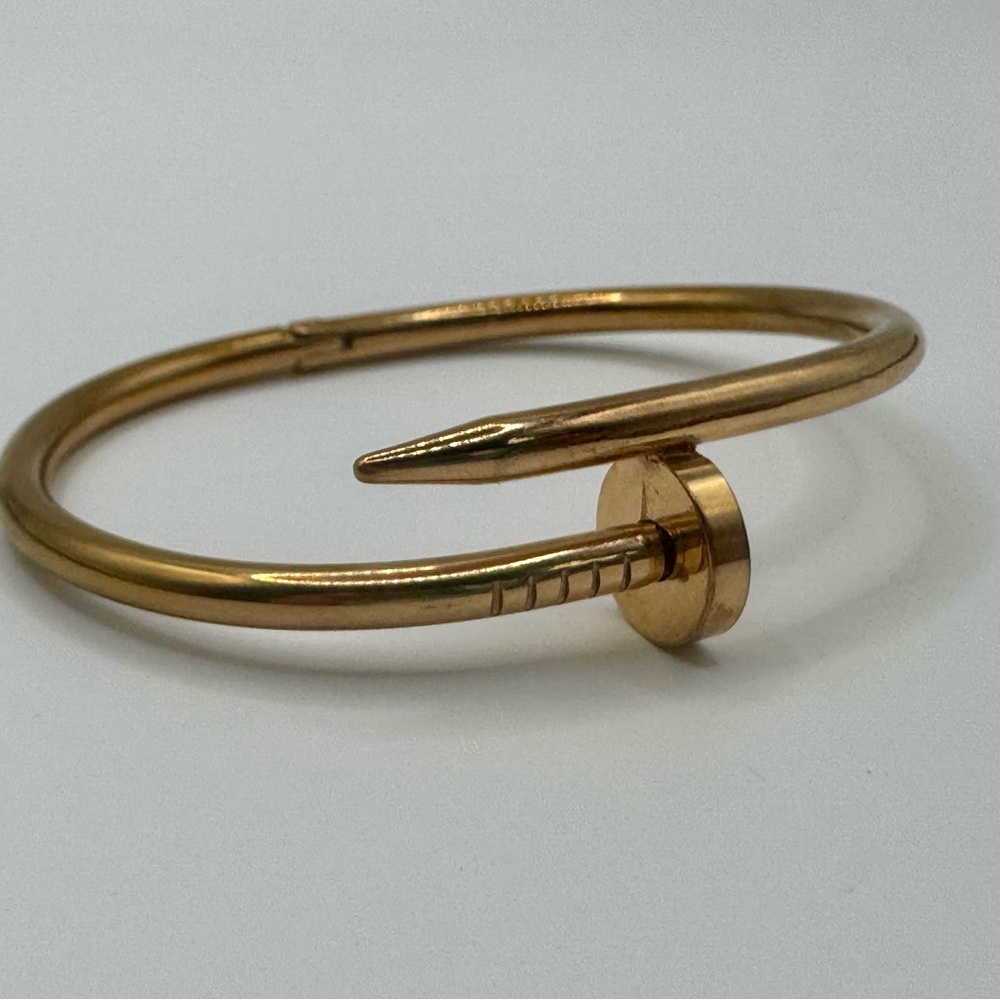 SOHI Women’s The Screw Bangle